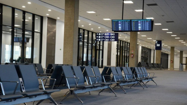 Пътуващите да се уверят, че рискът COVID-19 е включен в застраховката